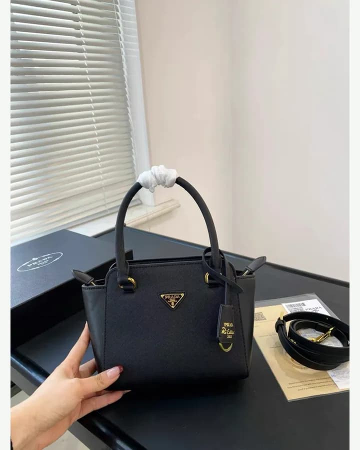 プラダ トートバッグ